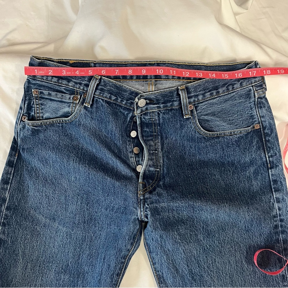Levi's 501 Men’s Classic Straight Blue Jeans size 36x32 - Picture 5 of 9